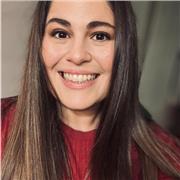 Maestra de educación primaria con conocimientos en educación especial y enseñanza Montessori. Experiencia en enseñanza inglesa